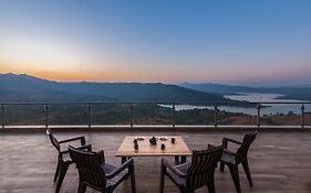 Eyes On The Lake By Stayvista - A Hillside Villa With A Captivating View Of The River Pune  India